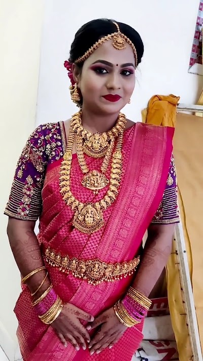 Radii Make-up Artist / Radhika ( Female Makeup Artist in Chennai / Best Bridal Makeup Artist in Chennai )